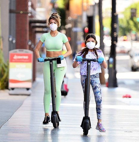 Телезвезда Фарра Абрахам сорвалась и устроила прогулку с дочерью по улицам Голливуда