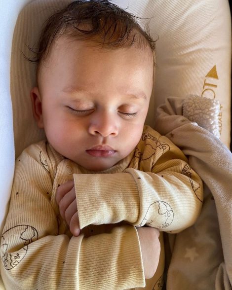Аммика Харрис опубликовала фото спящего сына от Криса Брауна