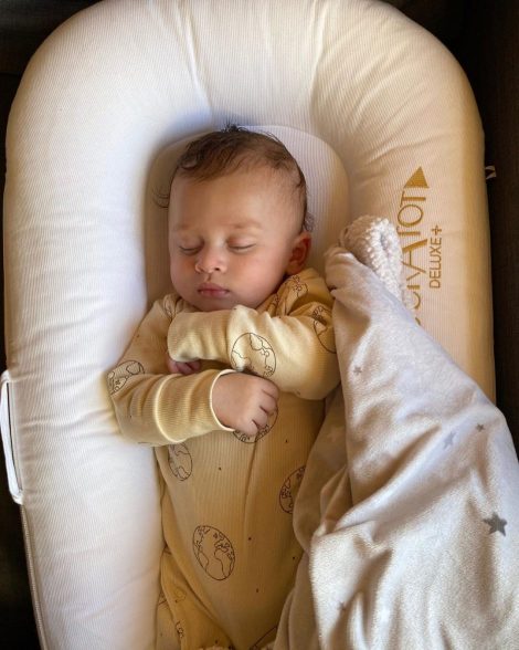Аммика Харрис опубликовала фото спящего сына от Криса Брауна