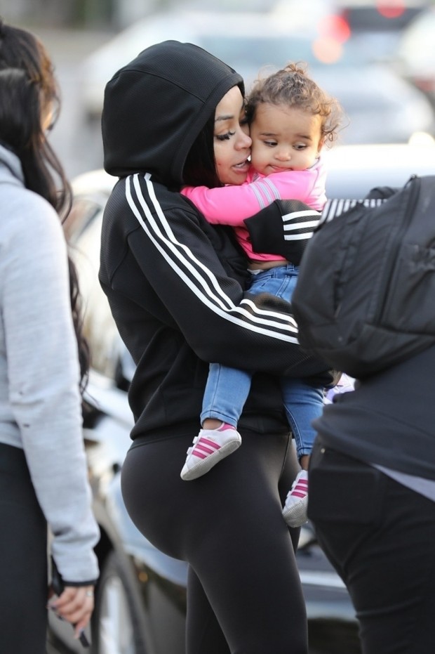 Studio City, CA  - *EXCLUSIVE*  - Blac Chyna can't help but shower her daughter Dream in kisses after a day at the park. Blac took her kids Dream and King to the park with friends, but doesn't let Dream out of her arms as she enjoys the Sunday afternoon outing. Pictured: Blac Chyna BACKGRID USA 21 JANUARY 2018  USA: +1 310 798 9111 / usasales@backgrid.com UK: +44 208 344 2007 / uksales@backgrid.com *UK Clients - Pictures Containing Children Please Pixelate Face Prior To Publication* 