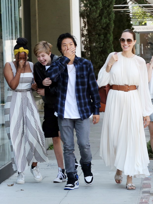 Angelina Jolie and her children enjoy lunch at Fig and Olive